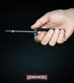 BaliYo By Spyderco Butterfly Pen Flipper Green/Brown -Best Knife Shop BaliYo by Spyderco Pen Butterfly Flipper Black BHQ 4501 kp in hand web large 3